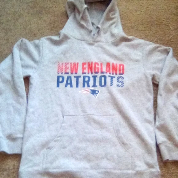 New England Patriots NFL Football Man Hoodie Pullover Sweatshirt - Picture 1 of 9